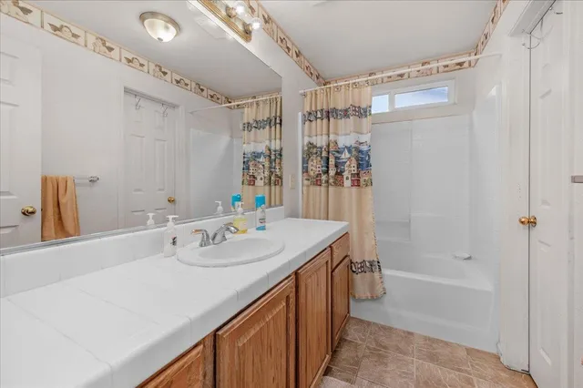 $549,000 | 1947 West Hampton Drive, Hanford, CA 93230