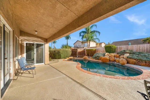 $549,000 | 1947 West Hampton Drive, Hanford, CA 93230