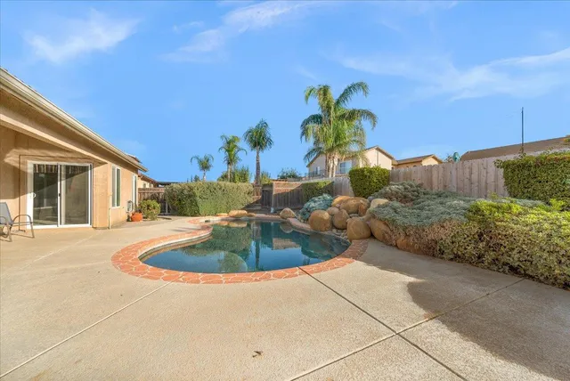 $549,000 | 1947 West Hampton Drive, Hanford, CA 93230