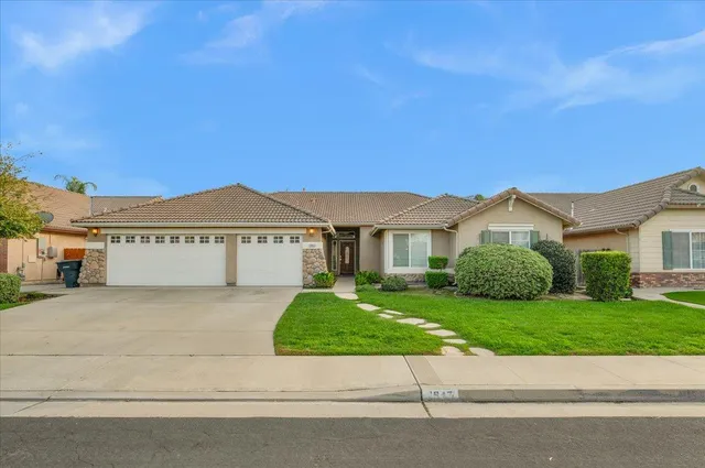 $549,000 | 1947 West Hampton Drive, Hanford, CA 93230