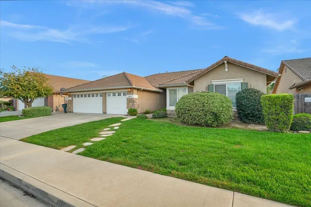 $549,000 | 1947 West Hampton Drive, Hanford, CA 93230