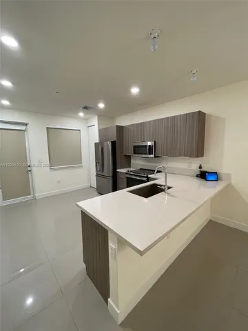 $3,500 | 6416 Northwest 102nd Court, Unit 117, Doral, FL 33178