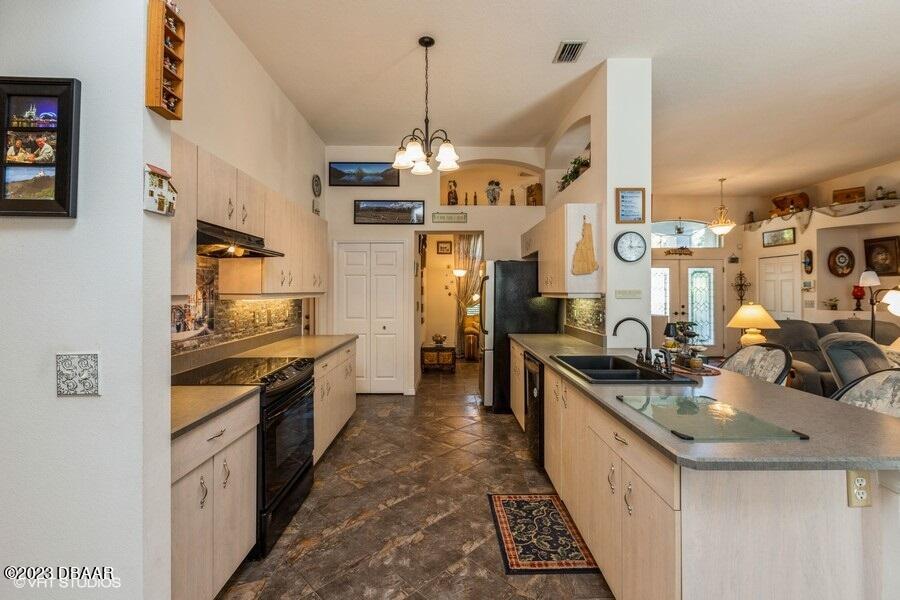78 Jennifer Circle Ponce Inlet, FL 32127 - Photo 15 of 33 Spacious Kitchen