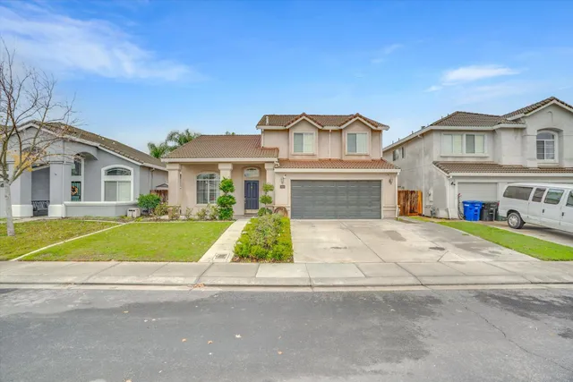 a front view of a residential houses with yard