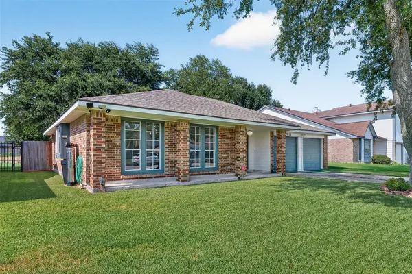 $2,300 | 10911 Pecan Drive, La Porte, TX 77571