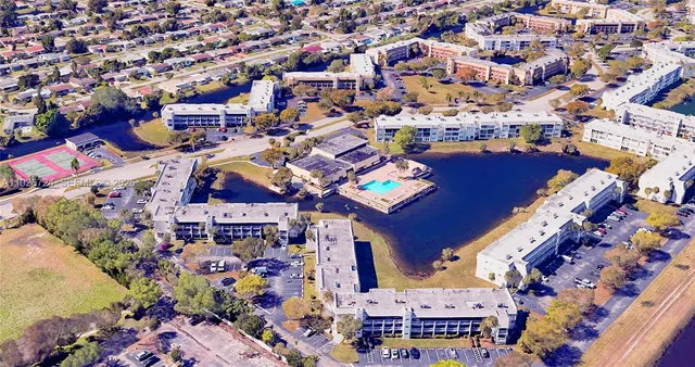 $1,450 | 8350 Sunrise Lakes Boulevard, Unit 205, Sunrise, FL 33322