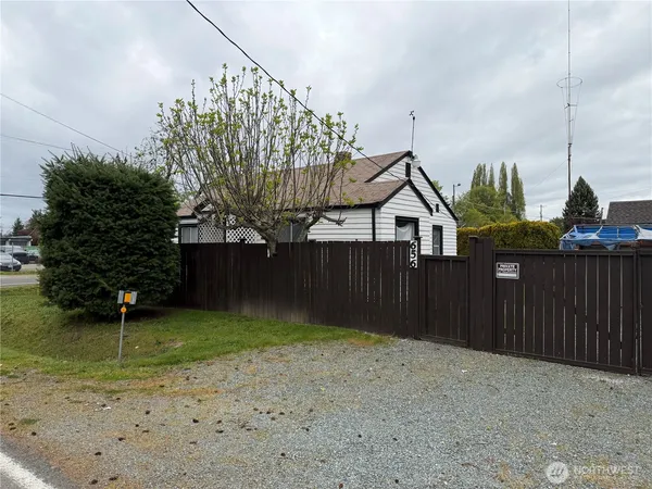 $2,600 | 656 Southwest 149th Street, Burien, WA 98166