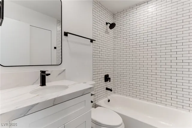 $2,194 | 254 Tower Street, Las Vegas, NV 89101