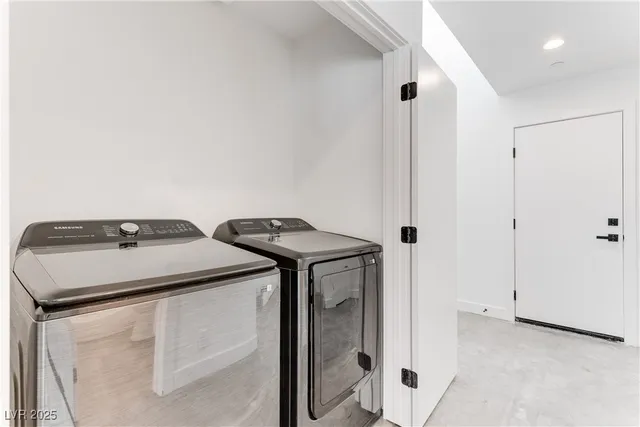 $2,194 | 254 Tower Street, Las Vegas, NV 89101