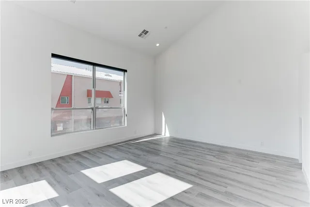 $2,194 | 254 Tower Street, Las Vegas, NV 89101