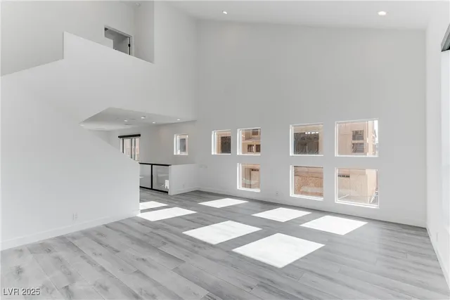 $2,194 | 254 Tower Street, Las Vegas, NV 89101