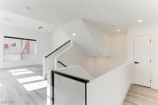 $2,194 | 254 Tower Street, Las Vegas, NV 89101