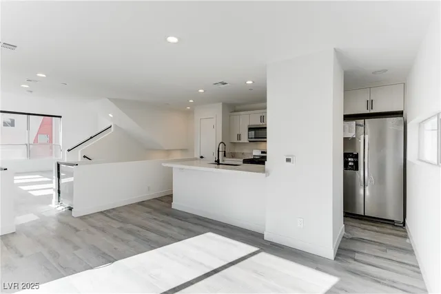 $2,194 | 254 Tower Street, Las Vegas, NV 89101