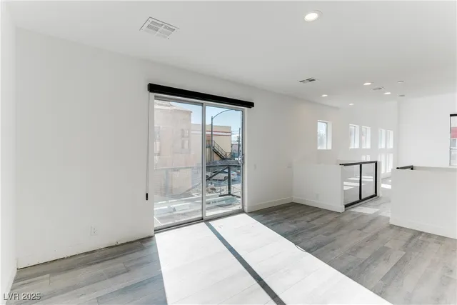 $2,194 | 254 Tower Street, Las Vegas, NV 89101