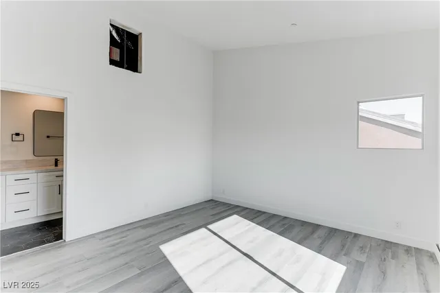 $2,194 | 254 Tower Street, Las Vegas, NV 89101