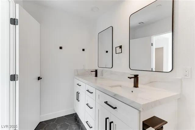 $2,194 | 254 Tower Street, Las Vegas, NV 89101