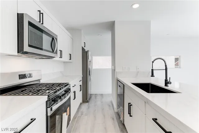 $2,194 | 254 Tower Street, Las Vegas, NV 89101