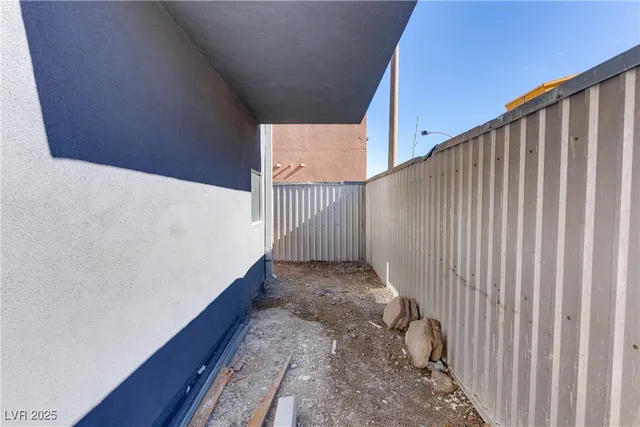 $2,194 | 254 Tower Street, Las Vegas, NV 89101