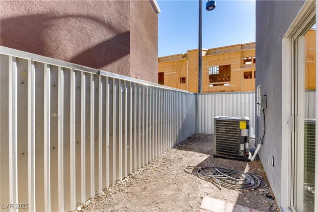 $2,194 | 254 Tower Street, Las Vegas, NV 89101