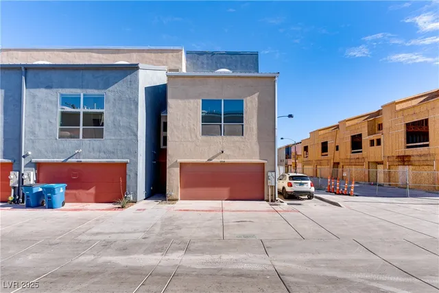 $2,194 | 254 Tower Street, Las Vegas, NV 89101