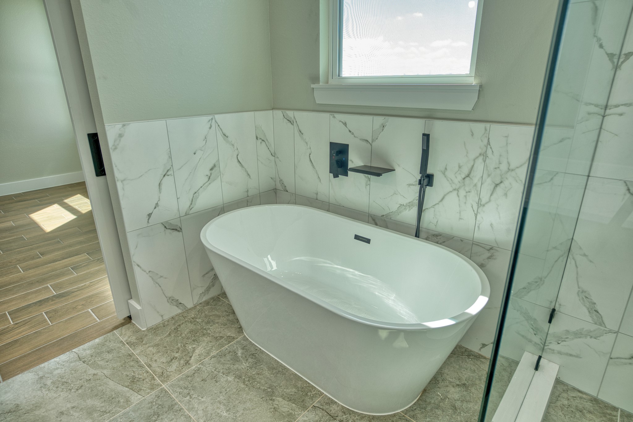 925 Buffalo Trail Angleton, TX 77515 - Photo 29 of 45 a white bath tub sitting in a bathroom