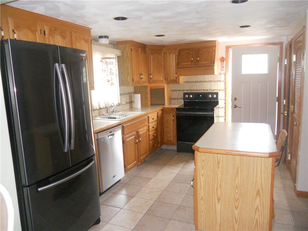 20 Anchorage Road Narragansett, RI 02882 - Photo 2 of 26 newer appliances