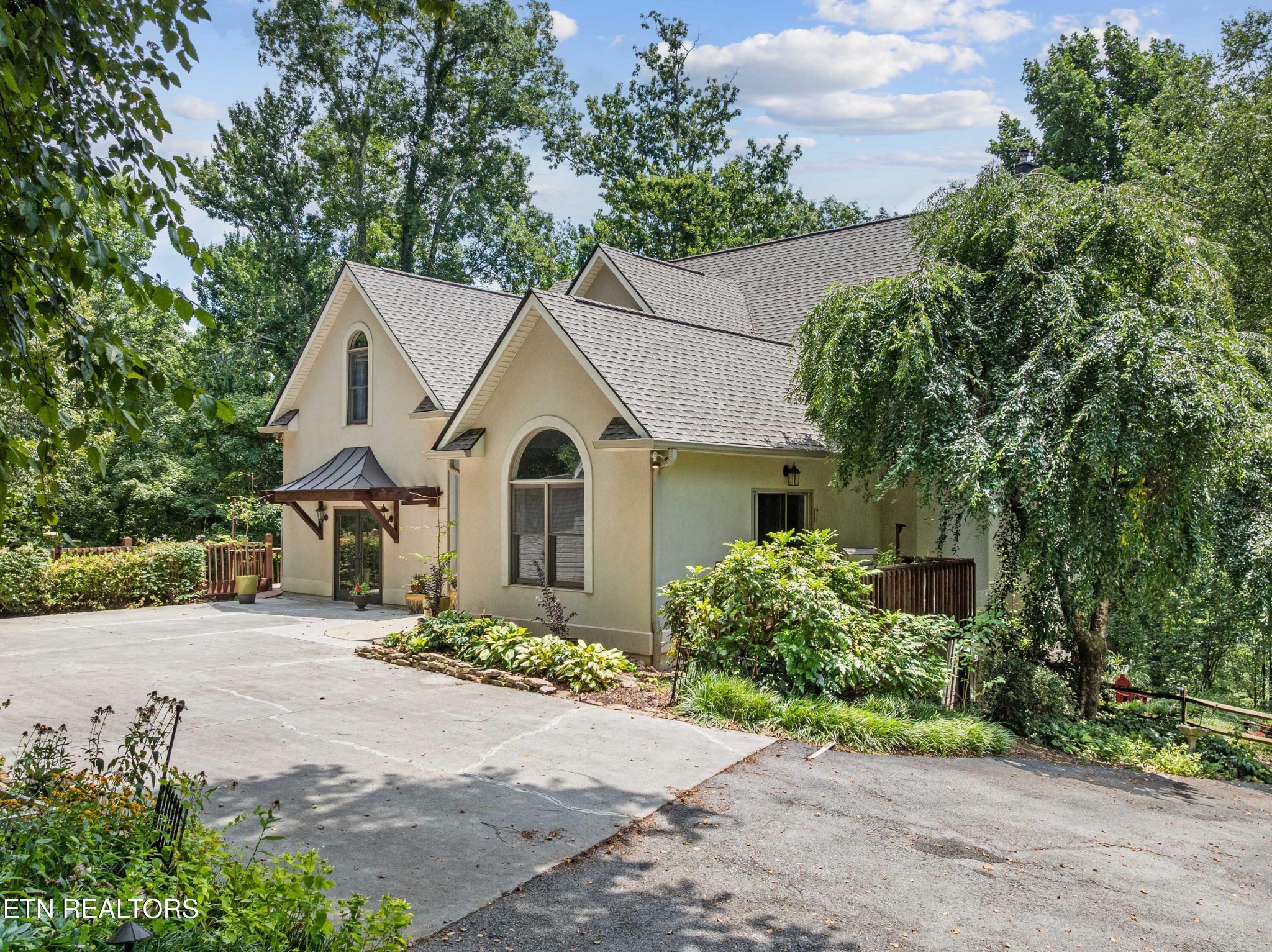 309 Bullrun Valley Drive Heiskell, TN 37754 - Photo 39 of 49 a view of a white house with a yard and plants