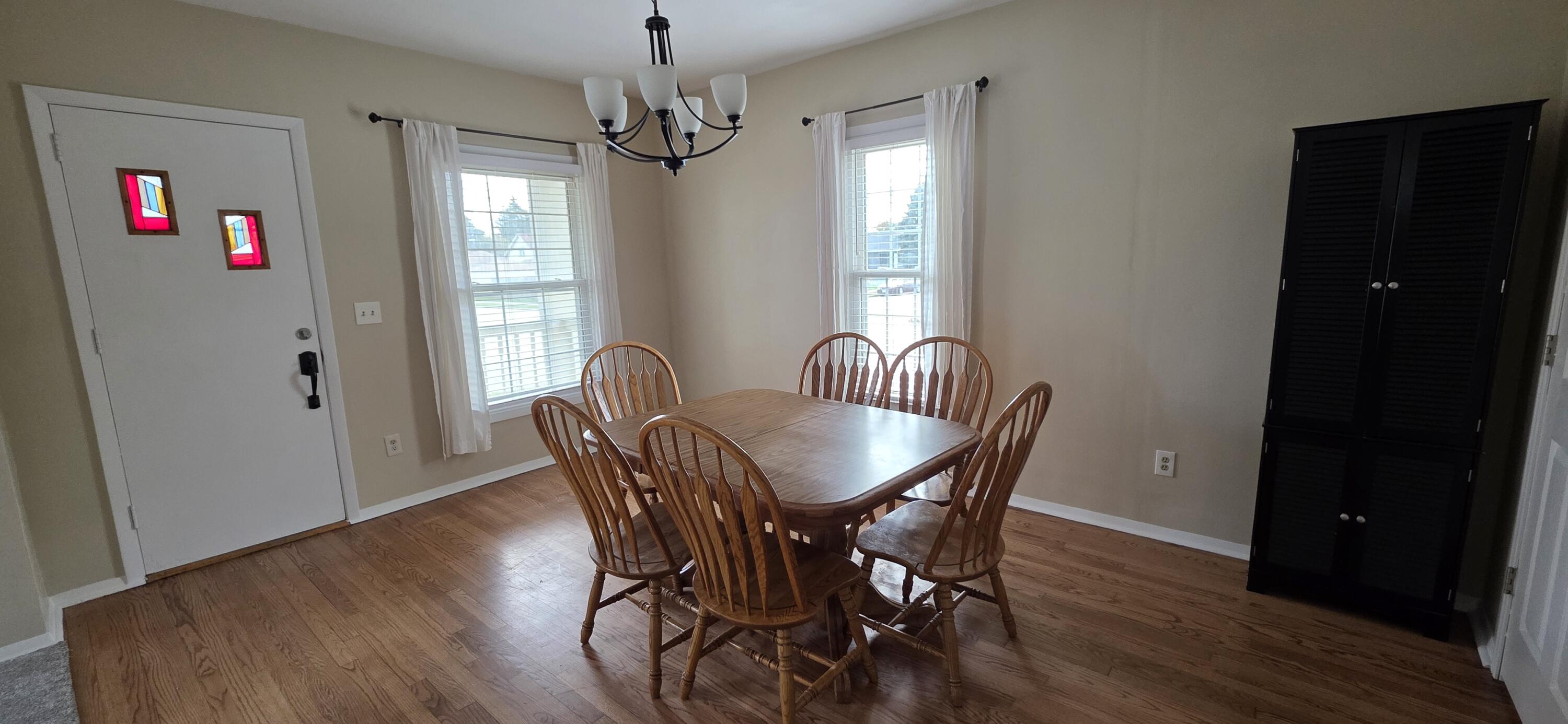 1546 Hayes Avenue Racine, WI 53405 - Photo 11 of 27 Dining room