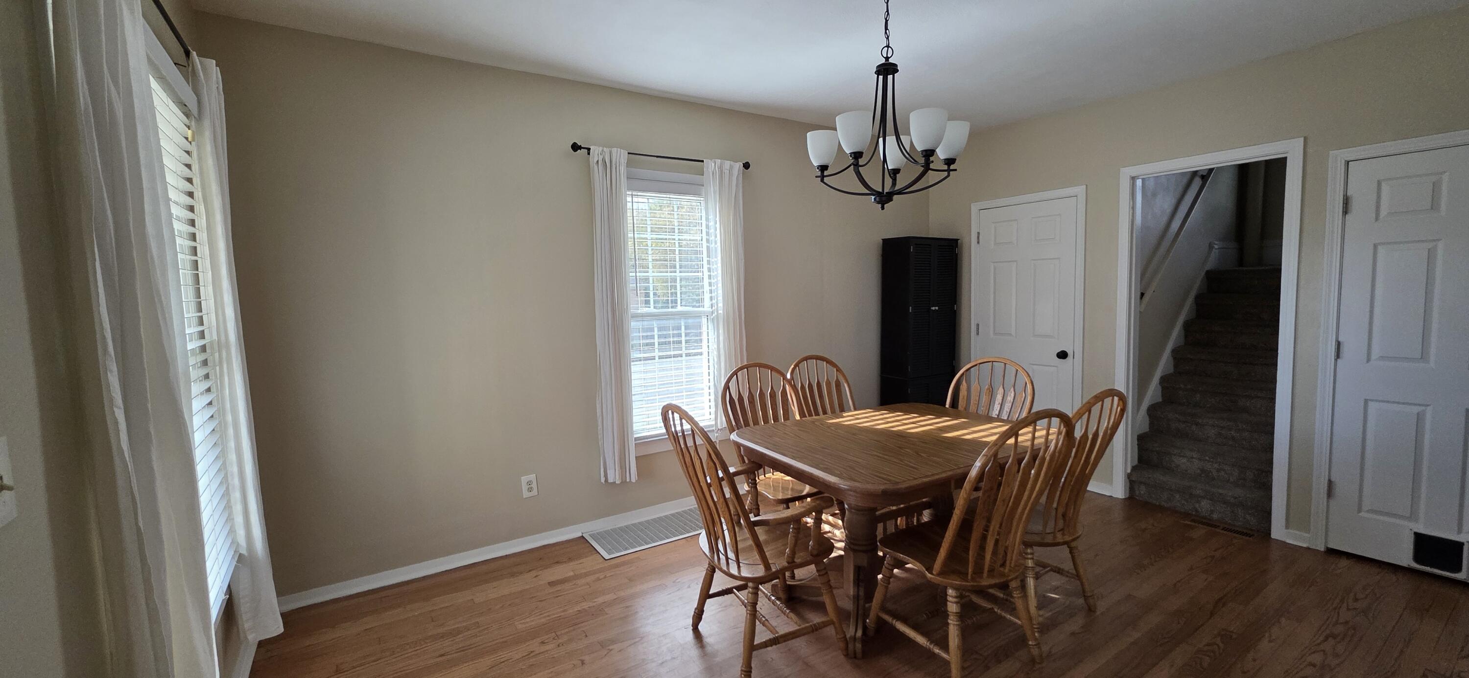 1546 Hayes Avenue Racine, WI 53405 - Photo 12 of 27 Dining room