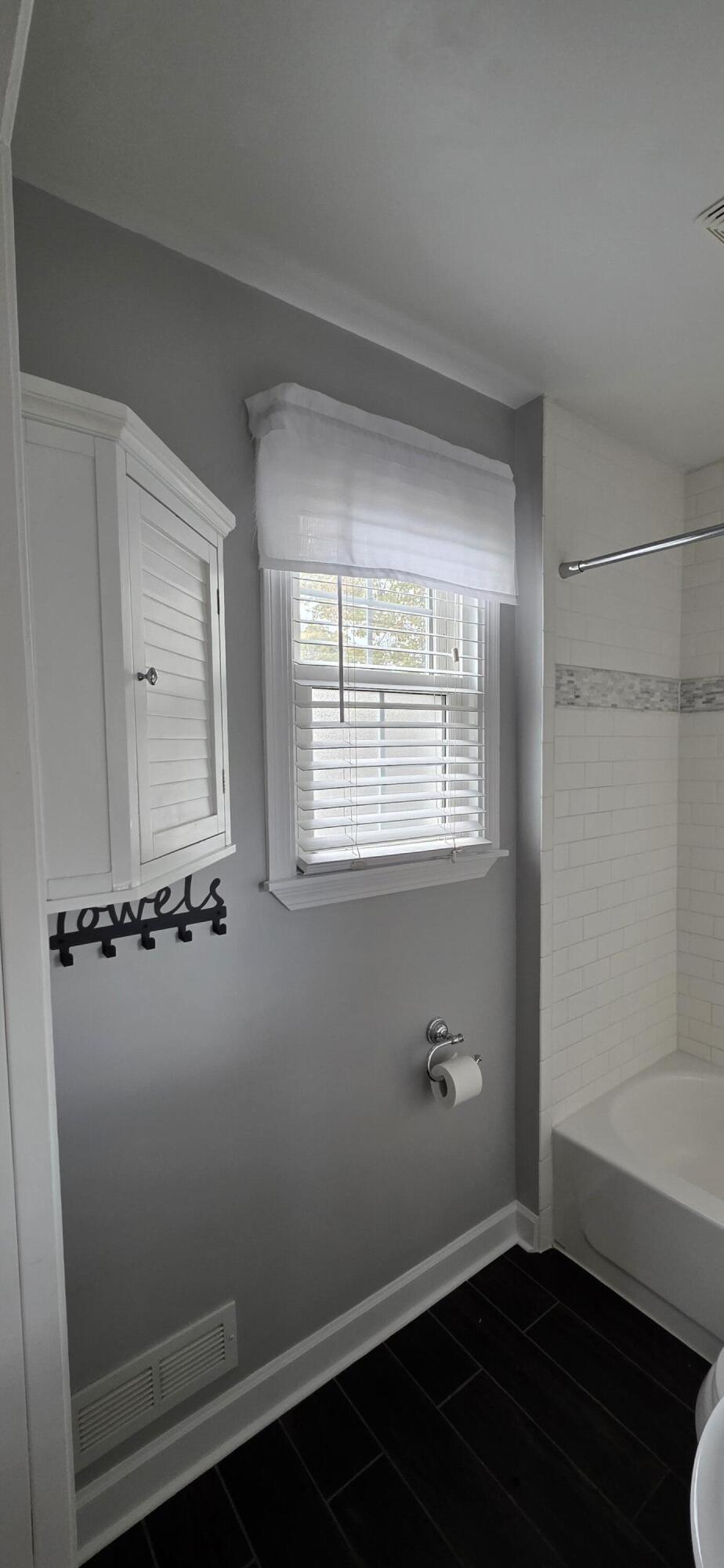 1546 Hayes Avenue Racine, WI 53405 - Photo 17 of 27 Bathroom