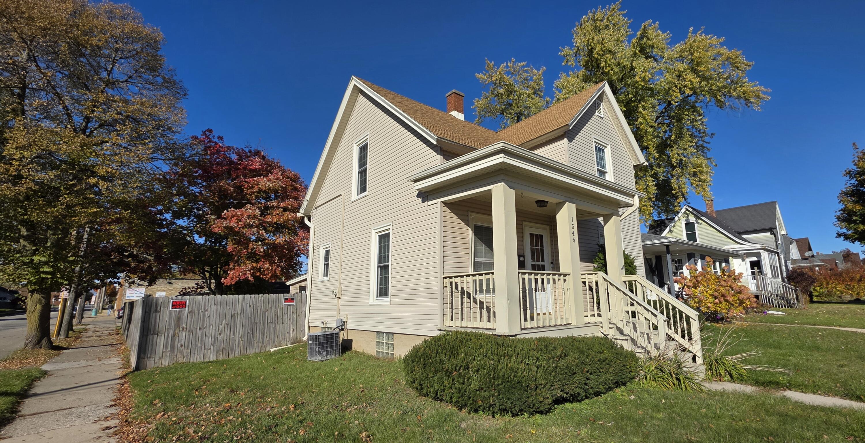 1546 Hayes Avenue Racine, WI 53405 - Photo 2 of 27 Side