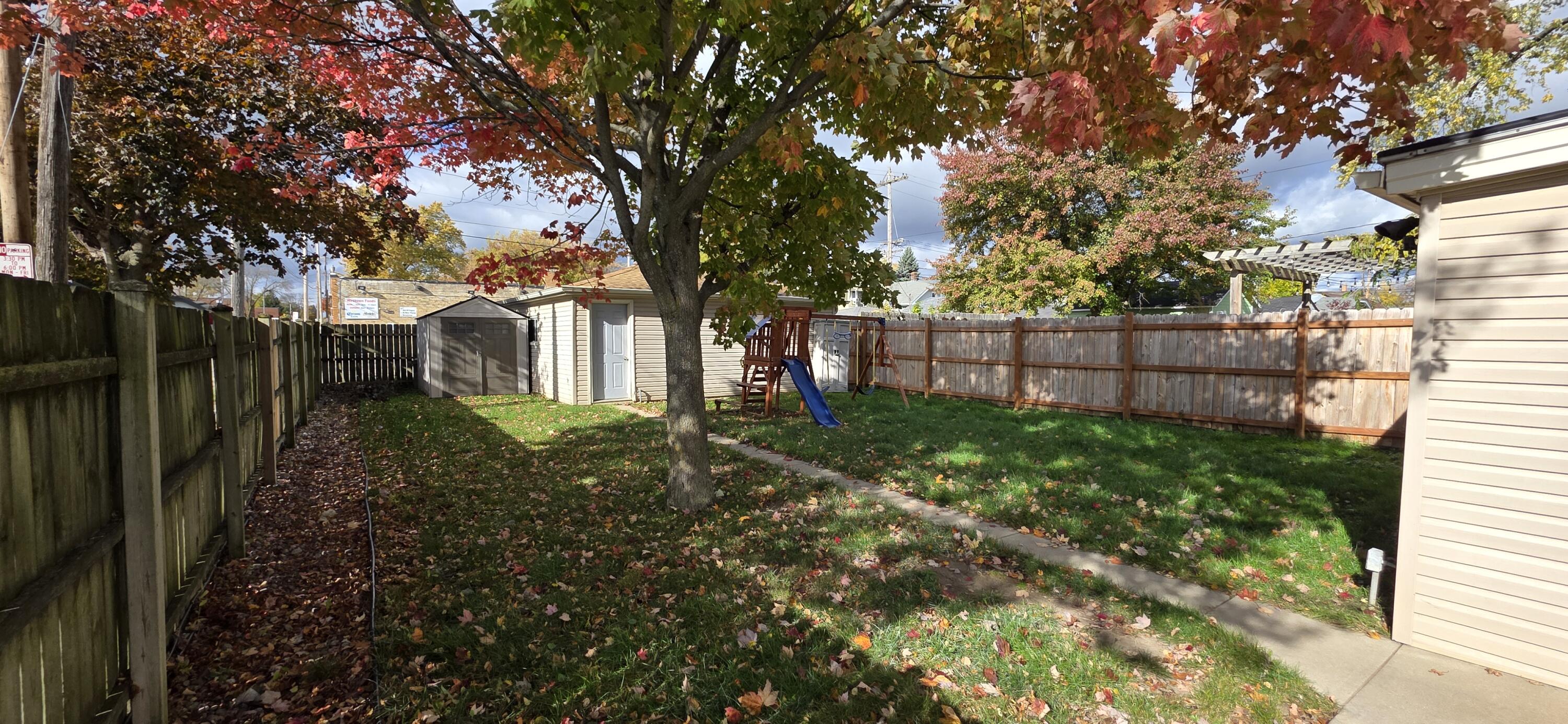 1546 Hayes Avenue Racine, WI 53405 - Photo 5 of 27 Back