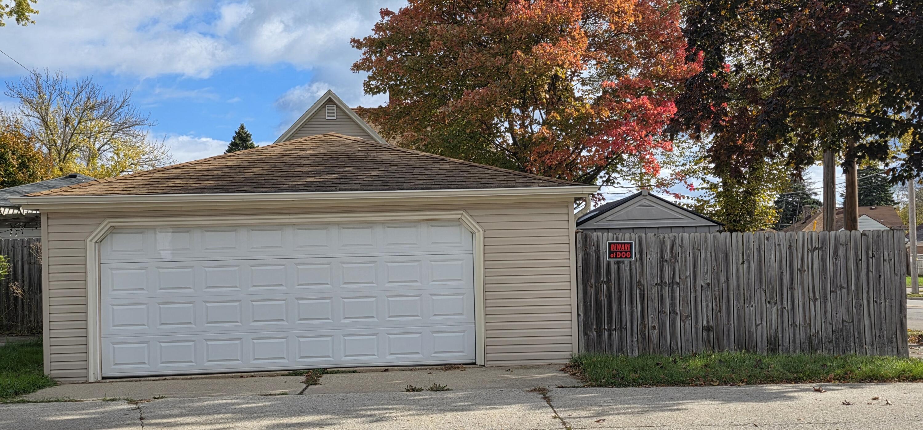 1546 Hayes Avenue Racine, WI 53405 - Photo 7 of 27 Garage