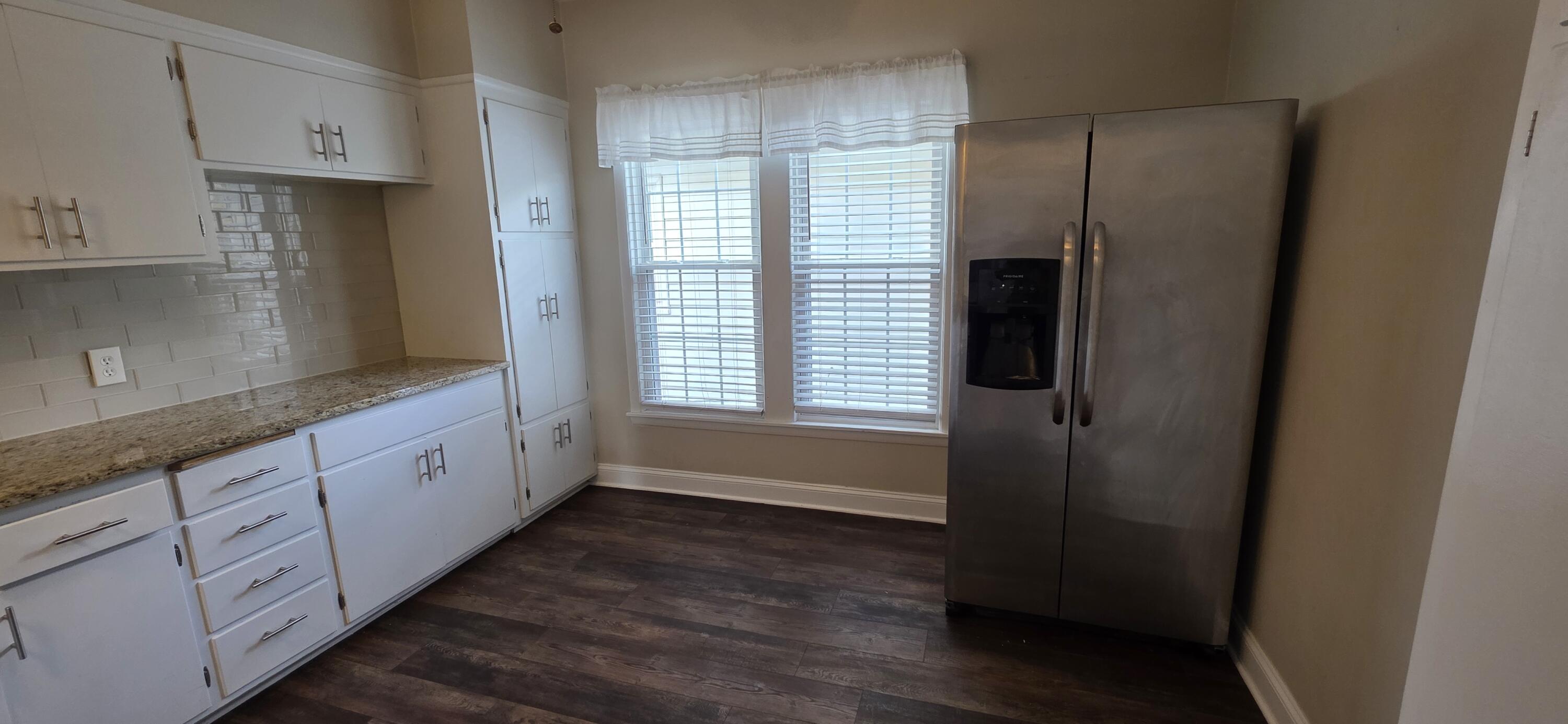 1546 Hayes Avenue Racine, WI 53405 - Photo 10 of 27 Kitchen