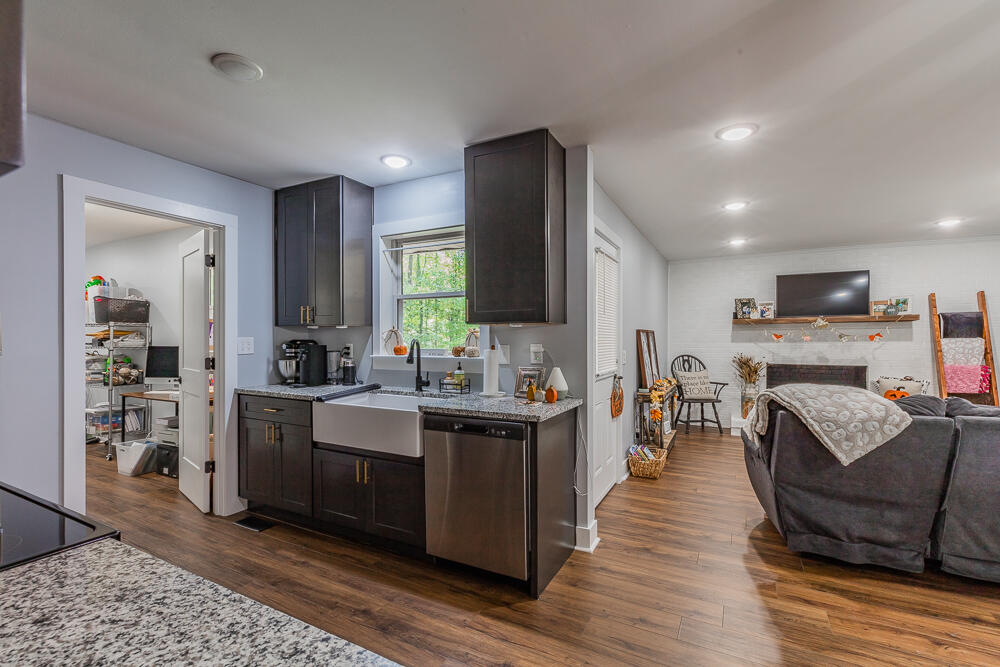 107 Pleasant Hill Drive Dalton, GA 30721 - Photo 10 of 31 107 Pleasant Hill Drive HD-18