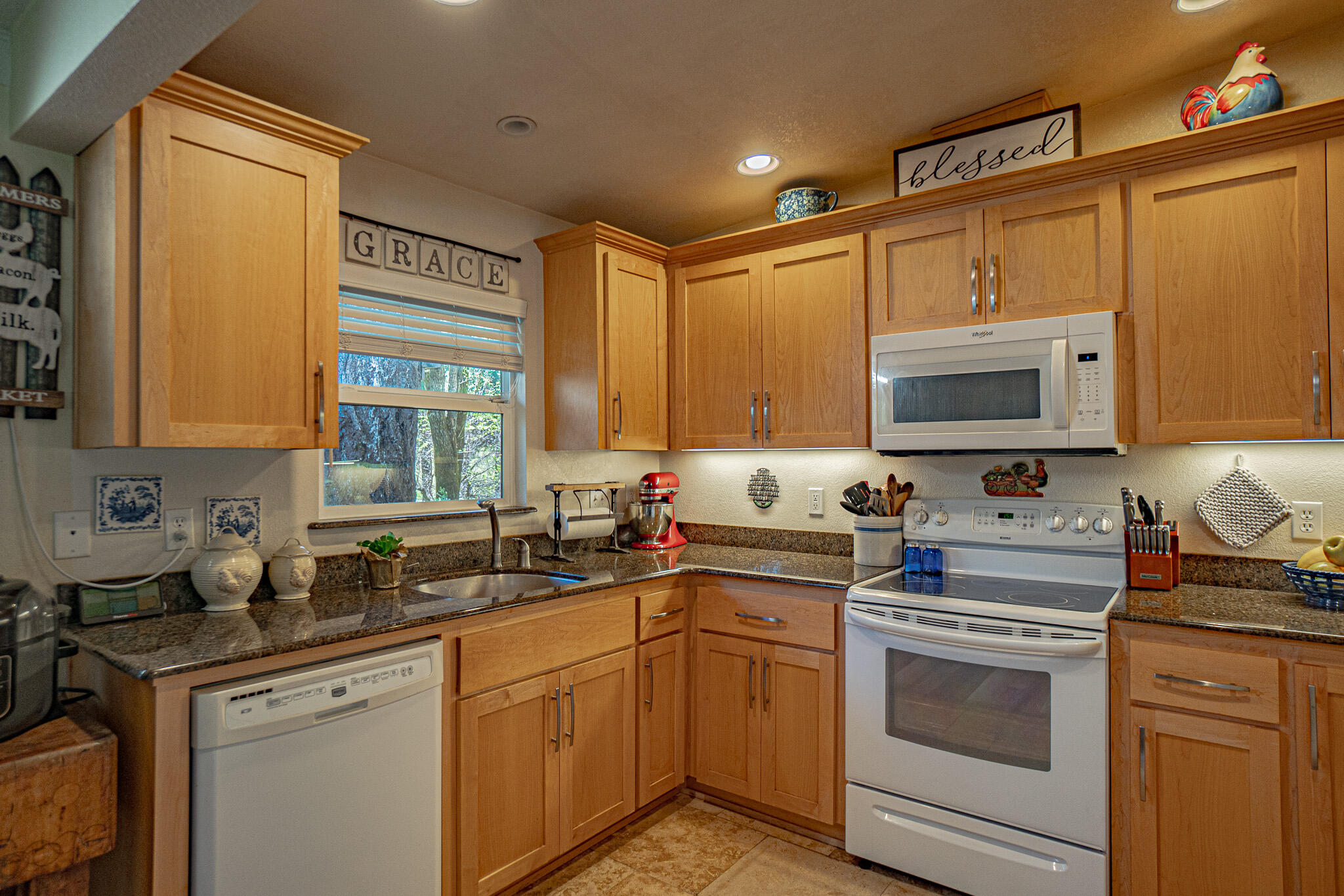 1035 Minthorne Road Rogue River, OR 97537 - Photo 6 of 41 Kitchen1