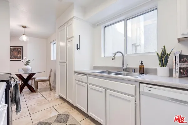 $435,000 | 7651 Reseda Boulevard, Unit 3T, Reseda, CA 91335