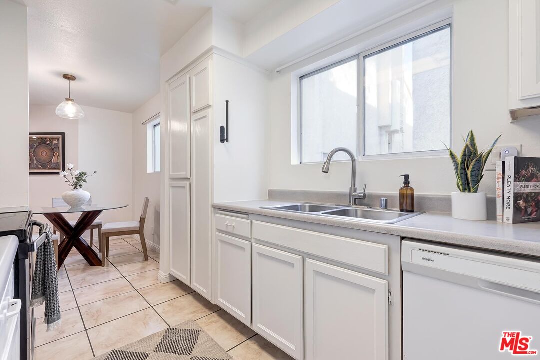 7651 Reseda Boulevard, Unit 3T Reseda, CA 91335 - Photo 11 of 24