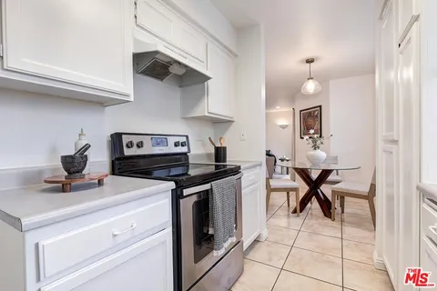 $475,000 | 7651 Reseda Boulevard, Unit 3T, Reseda, CA 91335