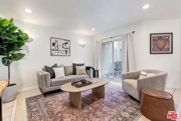 $435,000 | 7651 Reseda Boulevard, Unit 3T, Reseda, CA 91335