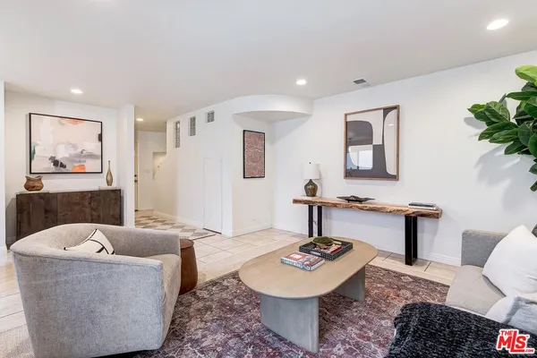 $435,000 | 7651 Reseda Boulevard, Unit 3T, Reseda, CA 91335