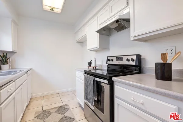 $435,000 | 7651 Reseda Boulevard, Unit 3T, Reseda, CA 91335