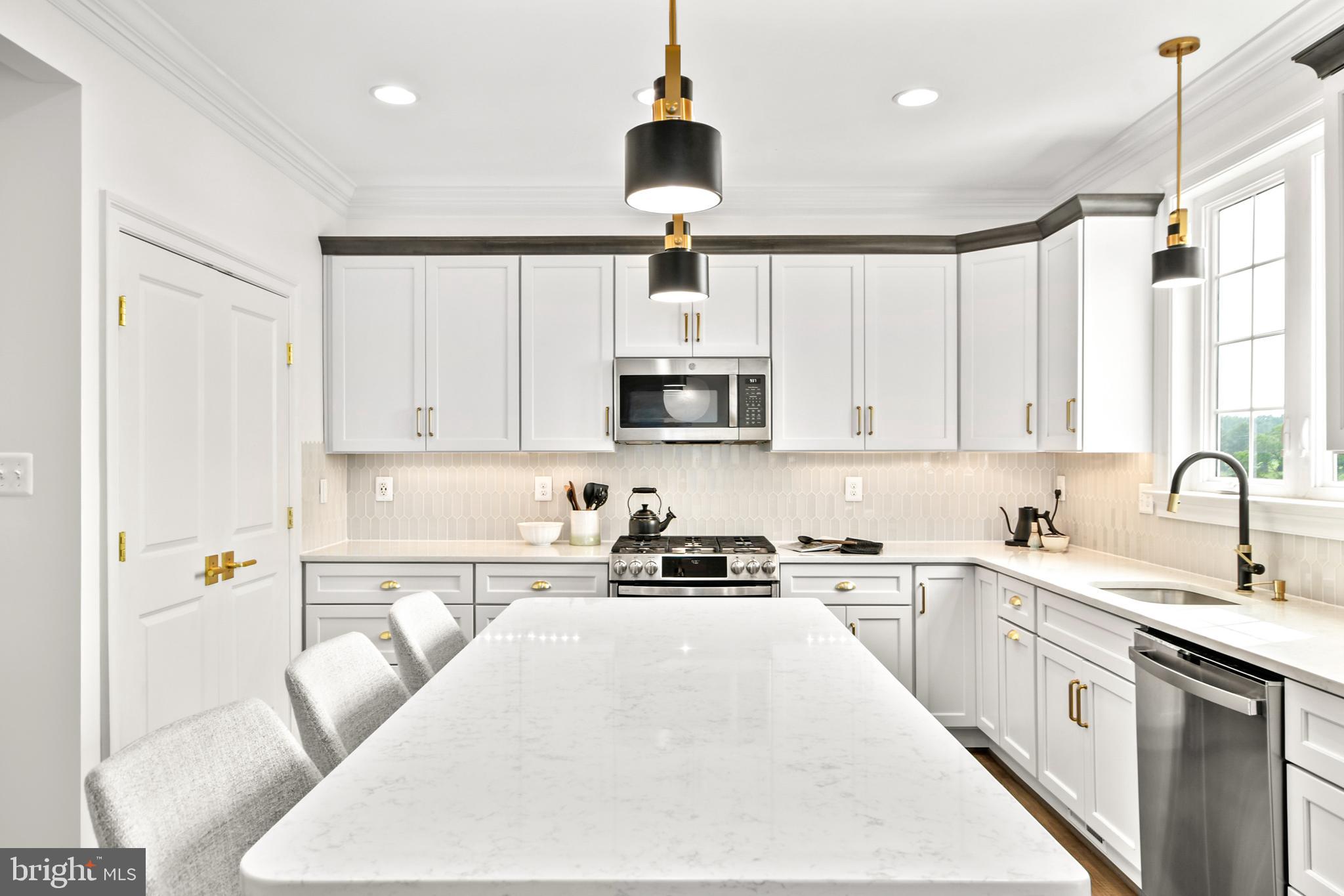 9813 Masser Road Frederick, MD 21702 - Photo 35 of 91 Larger center island...
