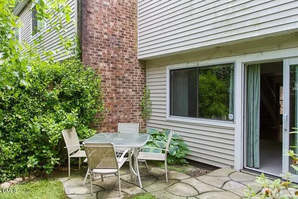 $1,800 | 220 Elizabeth Street, Unit G10, Chapel Hill, NC 27514