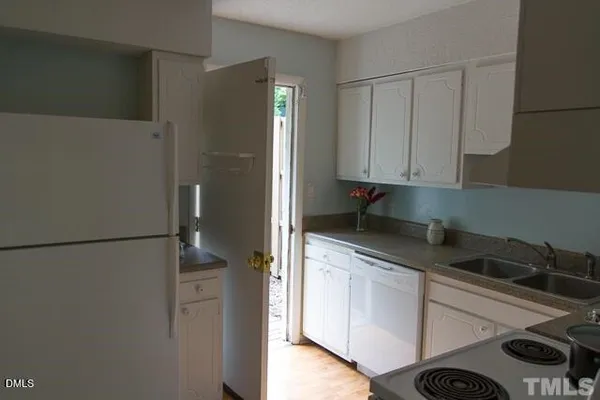 $1,800 | 220 Elizabeth Street, Unit G10, Chapel Hill, NC 27514