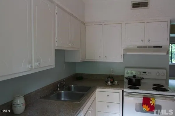 $1,800 | 220 Elizabeth Street, Unit G10, Chapel Hill, NC 27514