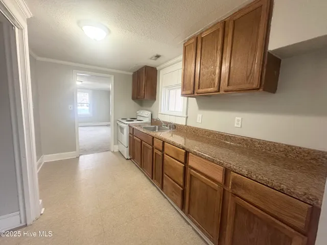 $1,317 | 307 West Cypress Street, Elizabeth City, NC 27909