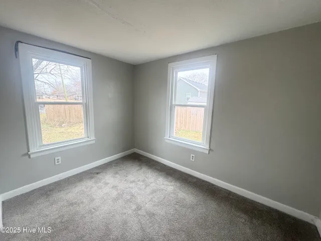 $1,317 | 307 West Cypress Street, Elizabeth City, NC 27909