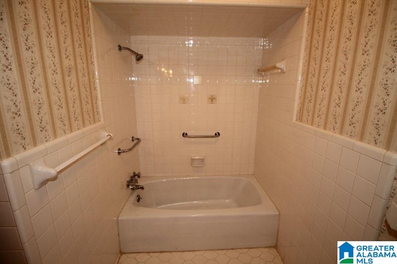 945 Pine Hill Road Birmingham, AL 35235 - Photo 13 of 20