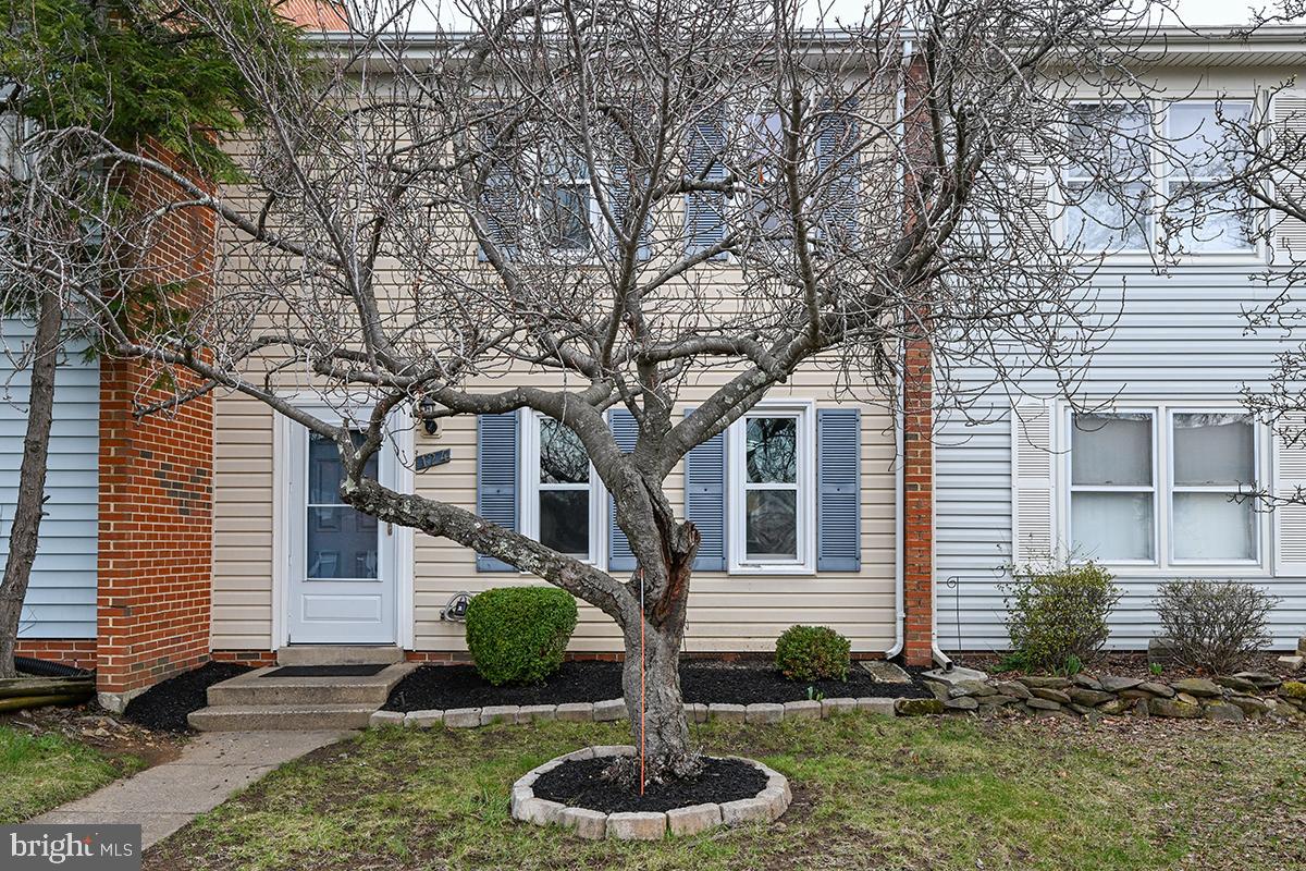 124 Marlow Street Southwest Leesburg, VA 20175 - Photo 2 of 37 a front view of a house with a yard